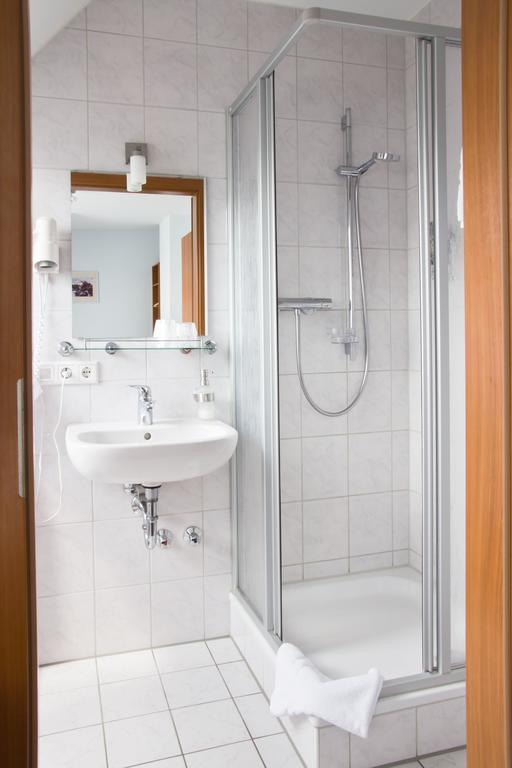 Gaestehaus Zur Kurve Zirndorf Room photo