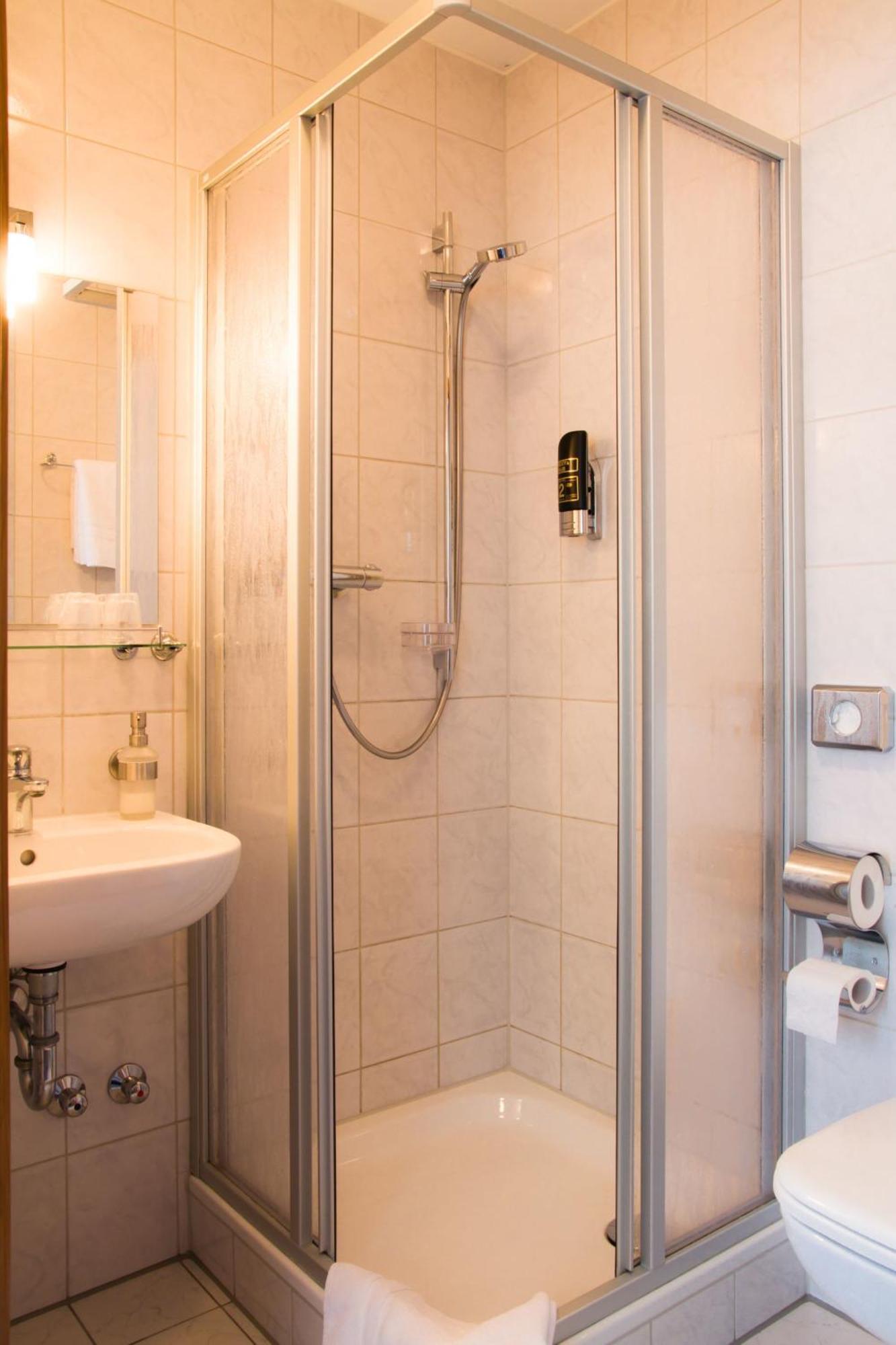 Gaestehaus Zur Kurve Zirndorf Room photo